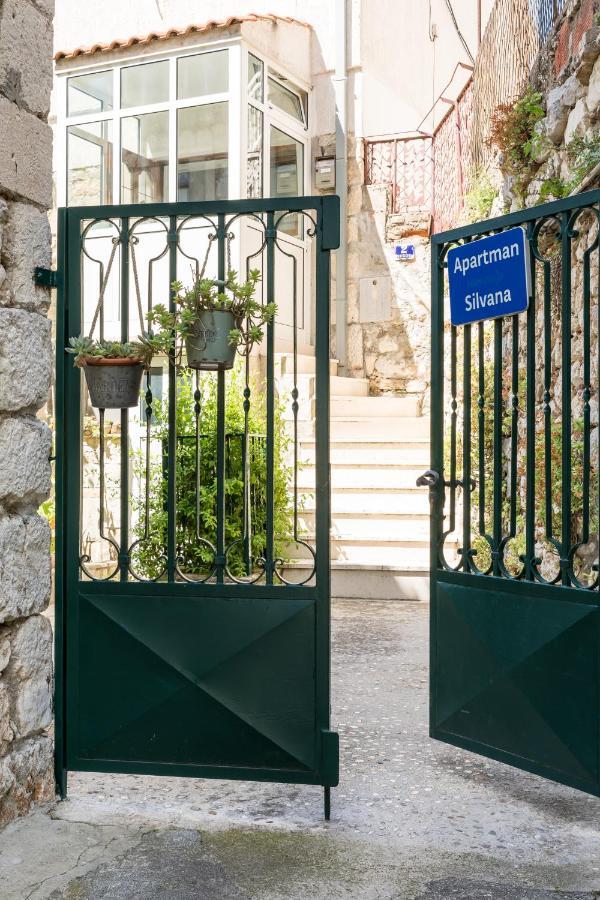 Luxury Apartment Silvana With Beautiful Garden Split Exterior foto